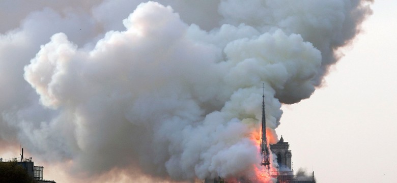 Spłonęła paryska katedra Notre Dame [ZDJĘCIA]