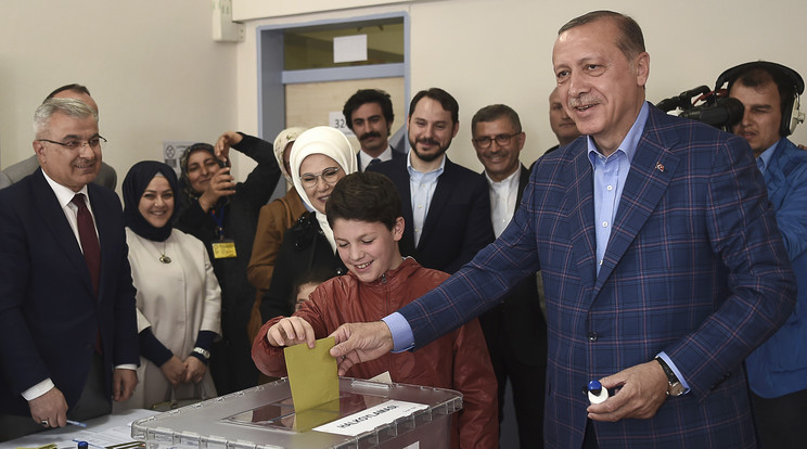 Leadta a szavazatát Erdogan is /Fotó: AFP