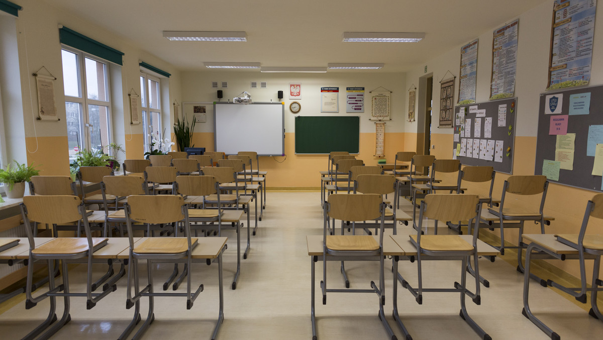 W szkołach w Gdyni chcą karać nauczycieli za przystąpienie do strajku. Tydzień protestu ma się równać odebraniu nawet 780 zł z pensji. 