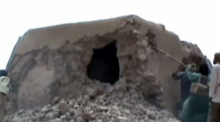 Lerombolták a mauzóleumokat a dzsihadisták / Fotó: Youtube