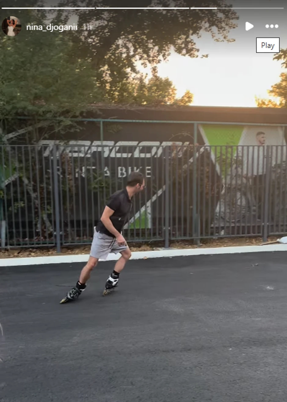 Anabela i Andrej voze rolere