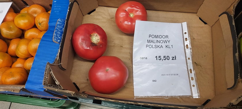 Przebrane pomidory w cenie 15,50 zł za kilo