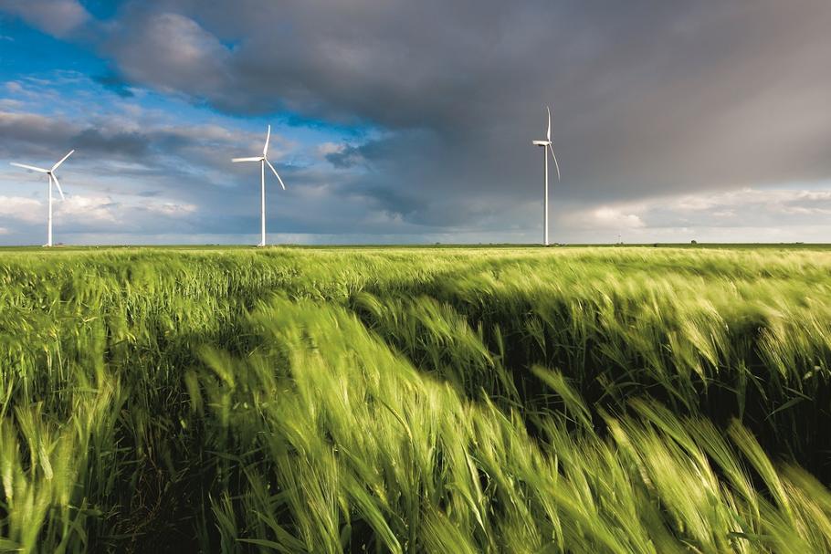 W Polsce znowu dużo inwestuje się w farmy wiatrowe, które według założeń sprzed kilku lat miały zniknąć z naszych krajobrazów