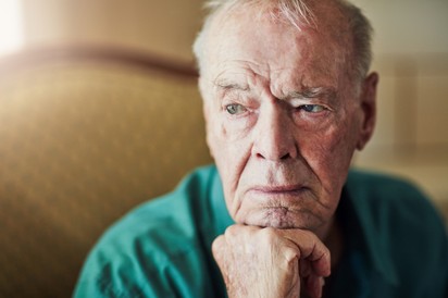 Így változtatja meg az Alzheimer-kór az embert - a neurológus elmagyarázza, mi minden történik