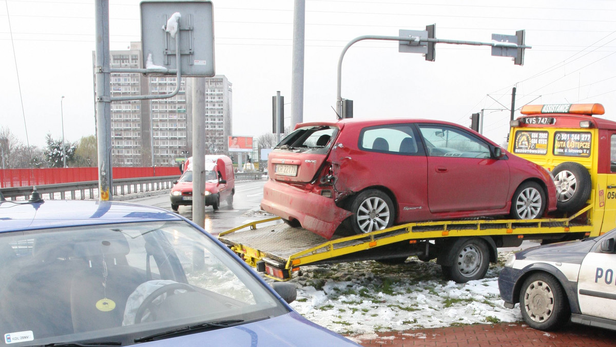 Krakowska prokuratura oskarżyła 86 osób o udział w wyłudzaniu odszkodowań komunikacyjnych. W ostatnim czasie skierowała do sądu siedem aktów oskarżenia - poinformowała prok. Bogusława Marcinkowska z Prokuratury Okręgowej w Krakowie.