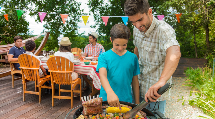 Változatos grillételeket 
készíthetünk, ha nyársra 
húzzuk a hozzávalókat/Fotó:Shutterstock