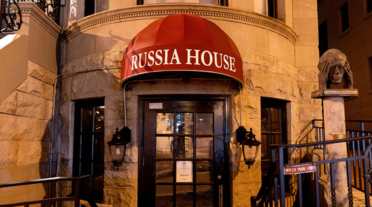 A Russia House éttermet is megrongálták / Fotó: CNN