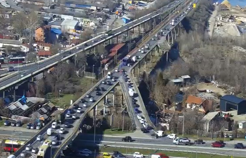 Gužve na uključenjima na Pančevački most
