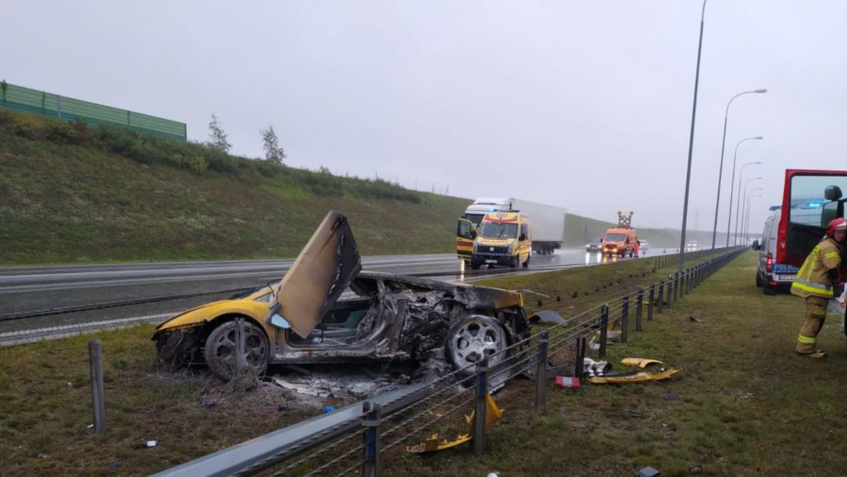 Wypadek na A1. Rozbite i spalone Lamborghini Gallardo