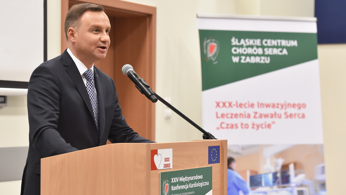 Prezydent Andrzej Duda podziękował w środę w Zabrzu lekarzom za wprowadzenie polskiej kardiologii na zachodnioeuropejski poziom. Zaznaczył, że potrzebne są zmiany, które umożliwią nadrobienie dystansu do Europy w innych dziedzinach.