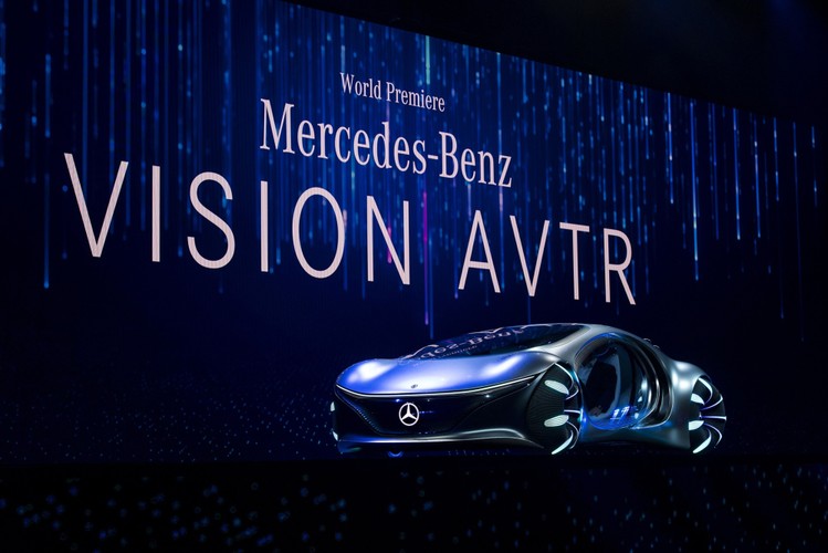 Mercedes-Benz AVTR, został nazwany na cześć promującego życie w zgodzie z naturą kasowego hitu science-fiction 'Avatar'. Według niemieckiego producenta samochodów, model AVTR został tak zaprojektowany, aby „w bardzo odległej przyszłości” pokazać połączenie interakcji człowieka i maszyny w kontekście transportu. AVTR to także skrót od Advanced Vehicle Transformation.