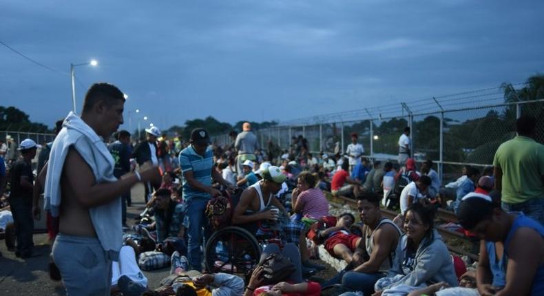 Hondurans taking part in US-bound migrant caravan, on the border bridge between Guatemala and Mexico at Tecun Uman, on October 19, 2018.