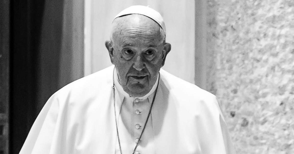 Papież Franciszek nie żyje. "Ten pontyfikat miał jedną zasadniczą słabość"