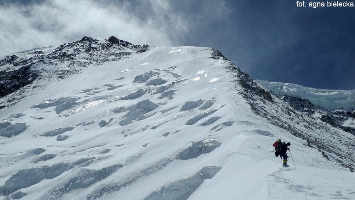 Prezentujemy relację uczestników wyprawy PZA na Dhaulagiri z akcji w dniach 24.04-27.04, podczas której założono obóz II na wysokości ok. 6700 m n.p.m.