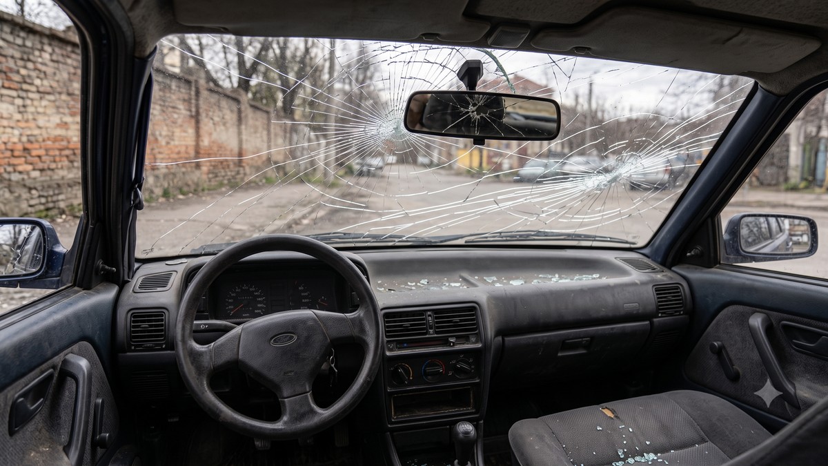 Eksplozija spreja za čišćenje automobila - ilustracija