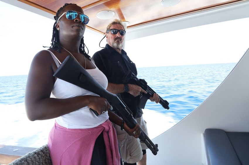 Džon Mekafi i Dženis