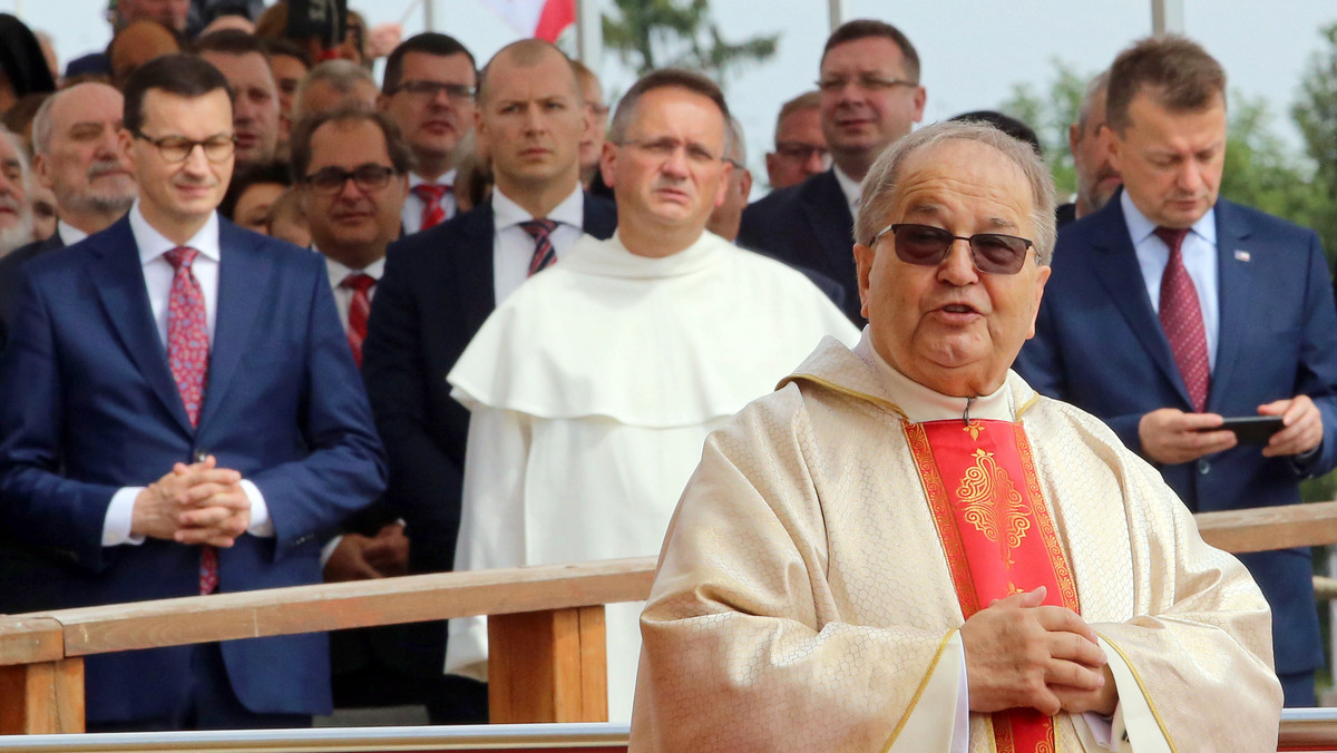 Ojciec Tadeusz Rydzyk zaapelował do słuchaczy Radia Maryja, by zmobilizowali się na wybory, krytykując jednocześnie osoby o skrajnie lewicowych poglądach oraz odmiennej seksualności. Jego zdaniem polska tożsamość jest zagrożona. 