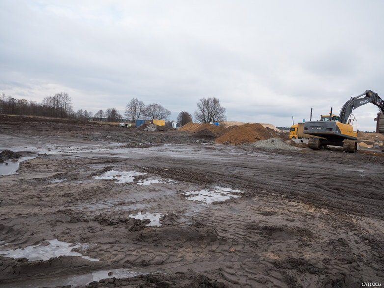 Budowa drogi ekspresowej S-1 - odcinek węzeł Oświęcim - Dankowice - zdjęcia z poziomu ziemi - 17.11.2022 - autor: GDDKiA