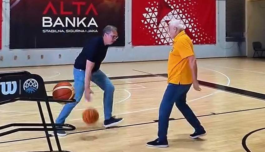 Vučić igra basket s Mutom Nikolićem