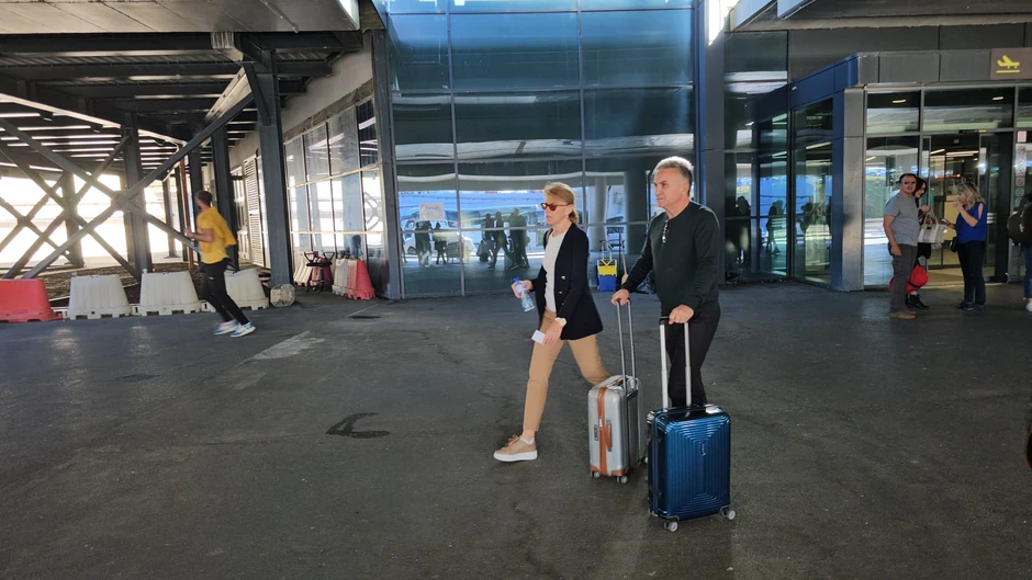 Srđan i Dijana Đoković na aerodromu