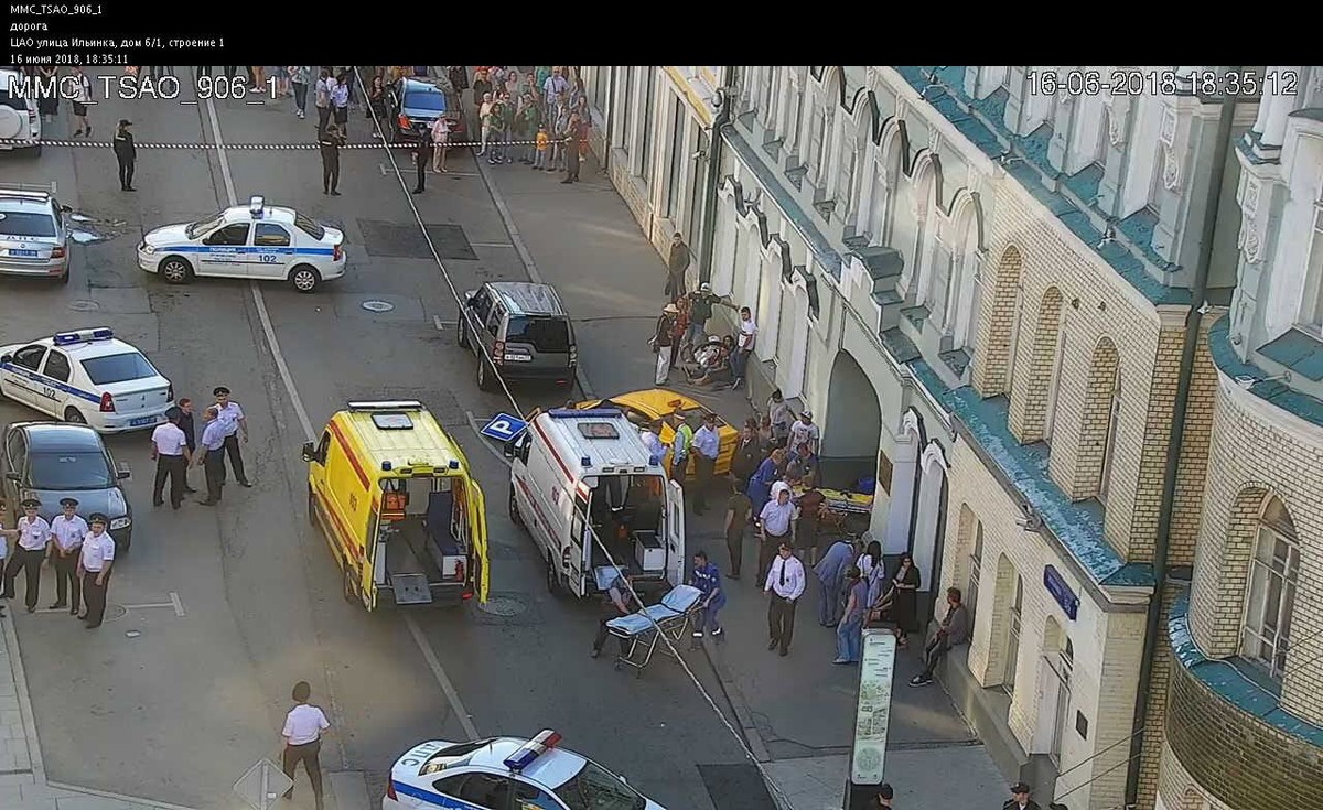 Schwytano taksówkarza, który wjechał w Moskwie w tłum kibiców