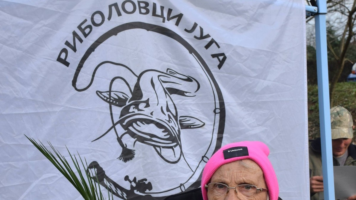 Negica Stojanović, najstarija takmičarka u pecanju osvojila pehar