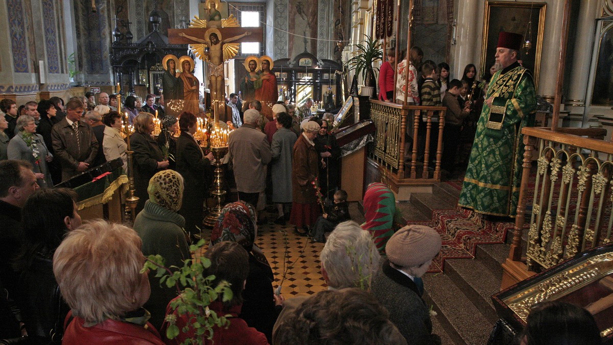 Setki osób demonstrowały w stolicy Osetii Północnej Władykaukazie, domagając się zamknięcia granicy z Inguszetią po zamachu w tym mieście, w którym zginęło 18 osób, a ponad 150 zostało rannych.