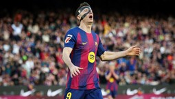 Lewandowski zmarnował trzy okazje. Barcelona spisała się na "piątkę"