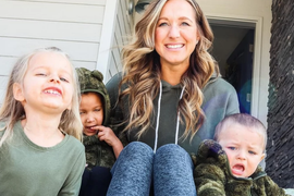 Usvojila je TROJE DECE, a onda primetila ČUDNE STVARI zbog kojih im je ODMAH URADILA DNK TEST: Zbog rezultata je DOBRO ŽIVA OSTALA, desilo joj se NEMOGUĆE