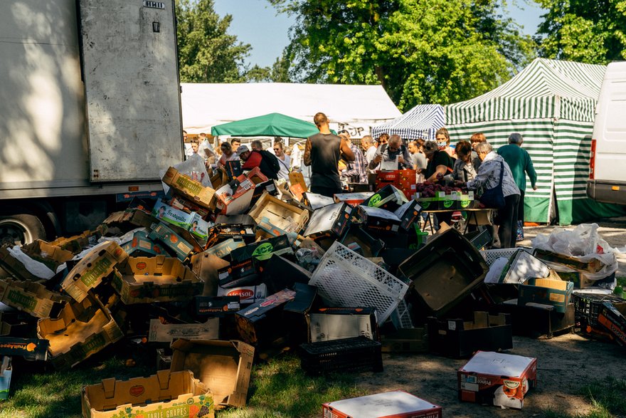 Niedziela zamienia stadion Olimpii w bazar