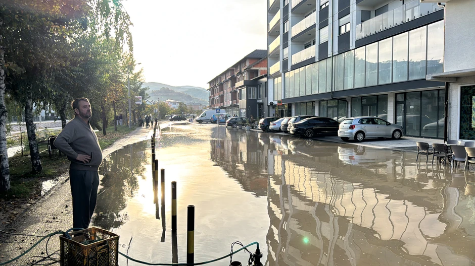 Saobraćaj u naselju je potpuno obustavljen