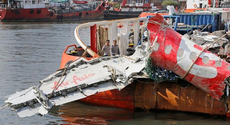 Indonesia investigators say circuit breaker pulled before AirAsia jet crash