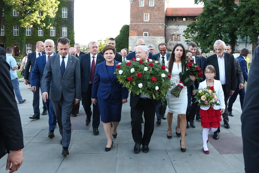 Burza po "urodzinowym" locie prezesa PiS! Poleciał na Wawel helikopterem policji