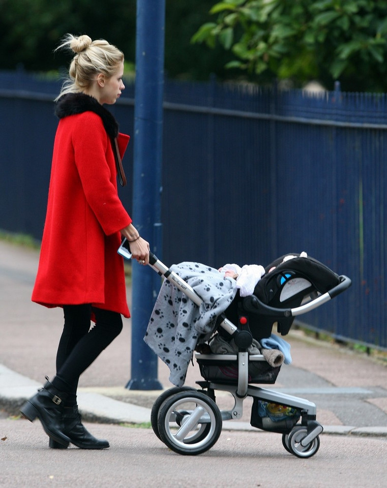 Peaches Geldof z dzieckiem na spacerze/fot. East News