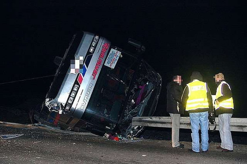 Wypadek autokaru. 1 osoba nie żyje