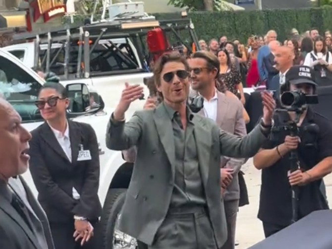 Viralni snimak Glen Pauela sa premijere filma "Twister2": Glumac zaplesao i zapevao sa fanovima
