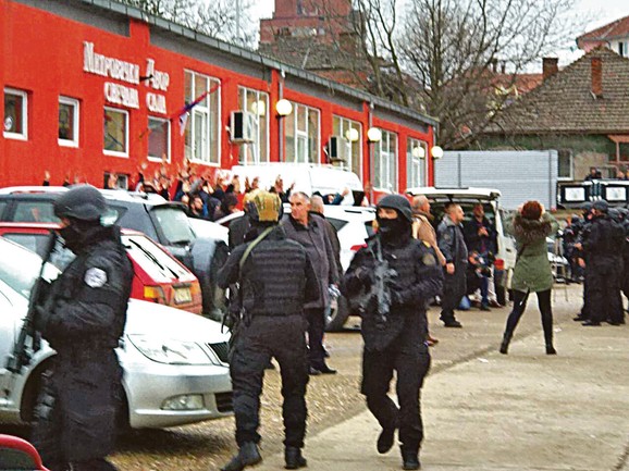 Napad ROSU na Srbe u Kosovskoj Mitorvici