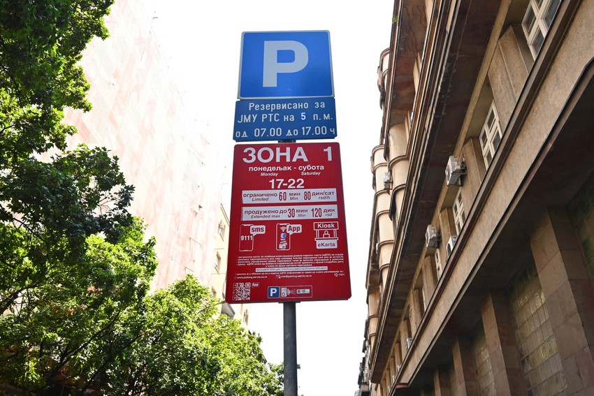 JKP "Parking servis" trebalo bi da ne kontroliše i naplaćuje parkiranje u zoniranim delovima grada tokom Sretenja.