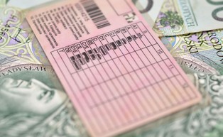 Resorty infrastruktury i cyfryzacji: nie będzie już mandatu za brak przy sobie prawa jazdy