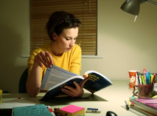 Dlaczego cel korzystania z urlopu bezpłatnego nie ma znaczenia dla odmowy prawa do świadczeń chorobowych [Poradnia ubezpieczeniowa]