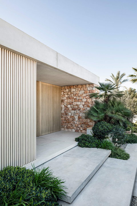 Ceglany dom na Majorce. To raj dla fanów minimalizmu
