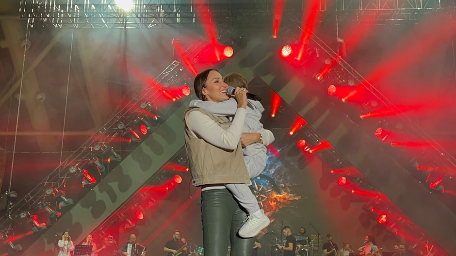 Aleksandra Prijović na probi sa sinom