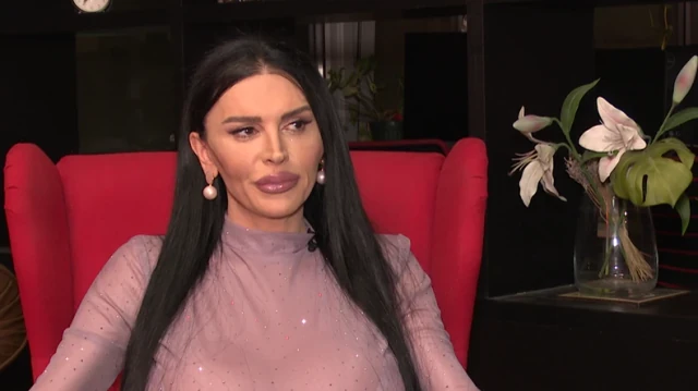 Pevačica se zvala Đuro, pa je PROMENILA POL: Ne krije da se bavi prostitucijom, bila je i u zatvoru