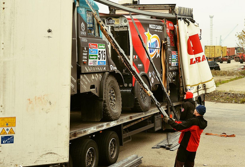 Dakar 2015: Szustkowski i Kazberuk w fabryce