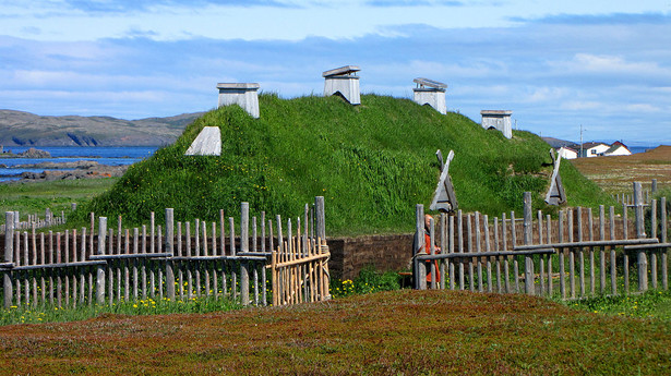 Na listę światowego dziedzictwa UNESCO w 1978 roku wpisano m.in. narodowe stanowisko historyczne L’Anse aux Meadows w Kanadzie, fot. D. Gordon E. Robertson / Wikimedia Commons, lic. cc-by-sa