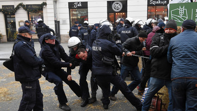 Manifestacja przed siedzibą Polskiego Związku Łowiectwa. Policja wylegitymowała ponad 130 osób