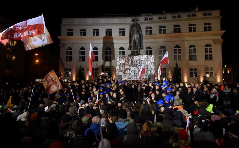Zgromadzenie zorganizowane przez PiS przy pomniku Wincentego Witosa na placu Trzech Krzyży w Warszawie