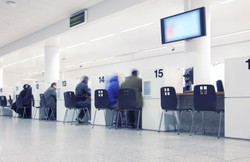 Trzy warianty przedwyborczych podwyżek pensji w budżetówce