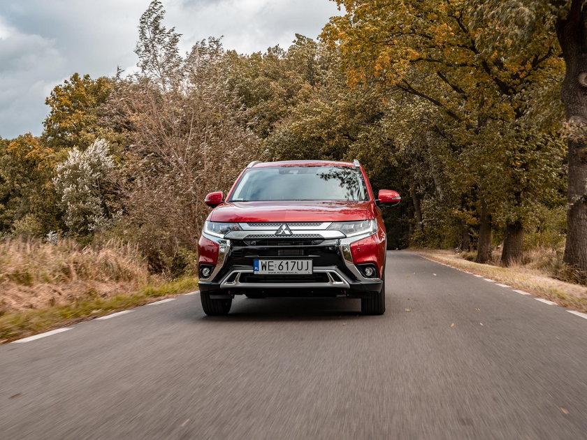 Nowy Mitsubishi Outlander galeria i dane techniczne