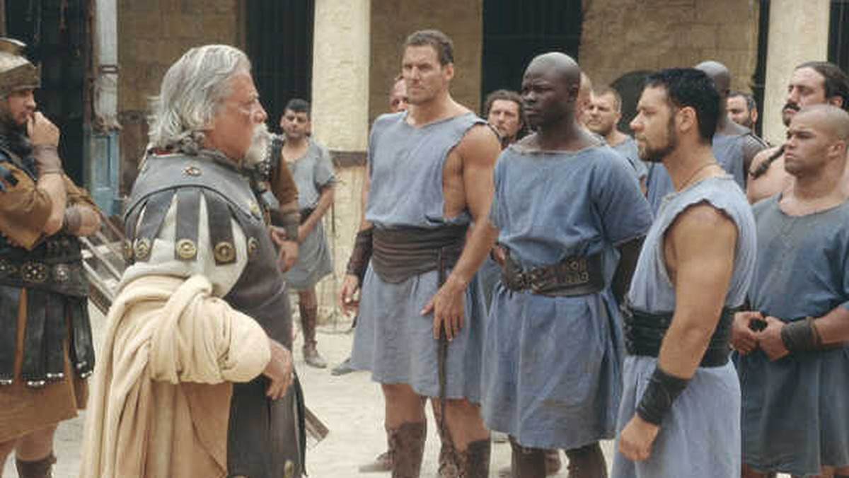 W wakacje 2000 r. chodzi się do kina na film "Gladiator". Widowiskowa epopeja w reżyserii Ridleya Scotta wykosiła bowiem w pień innych pretendentów do miana przeboju lata. 
